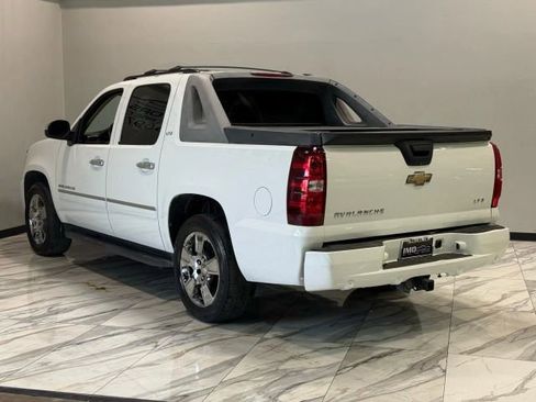 Used 2011 Chevrolet Avalanche LTZ image 7