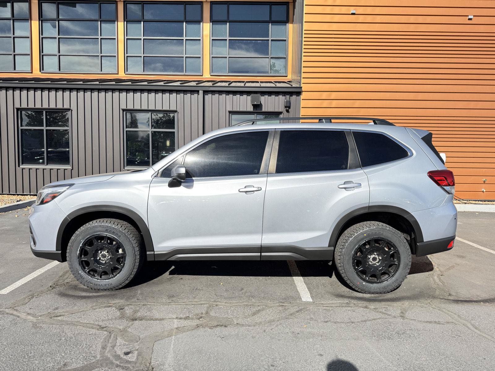 Used 2021 Subaru Forester Limited AWD/4WD image 2