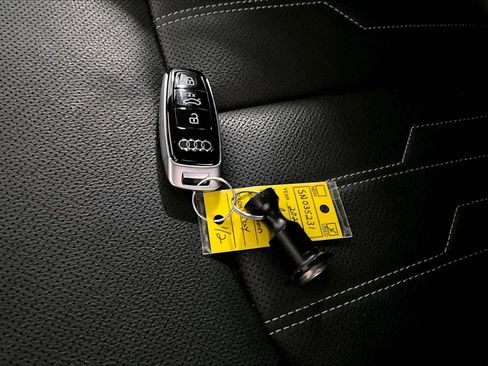 Used 2025 Audi A6 3.0T Prestige image 13