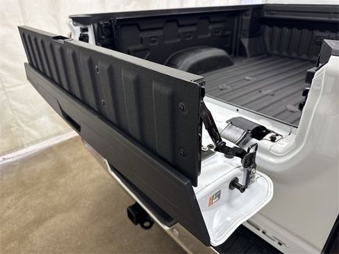 Used 2024 GMC Sierra 2500 SLT w/ SLT Premium Package image 28