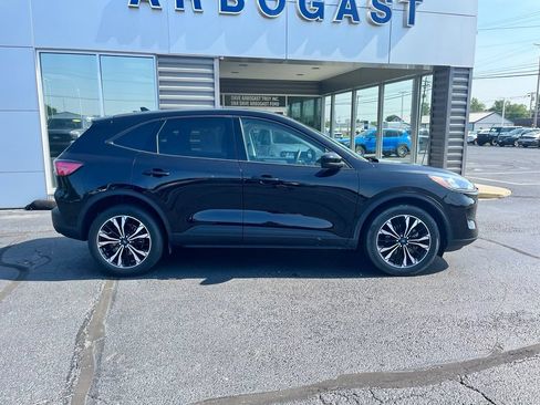 Used 2022 Ford Escape SE w/ SE Sport Appearance Package AWD/4WD image 2