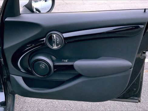 Used 2019 MINI Cooper 4-Door Hardtop w/ Premium Package image 22