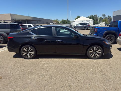 Used 2021 Nissan Altima 2.5 SV FWD image 4