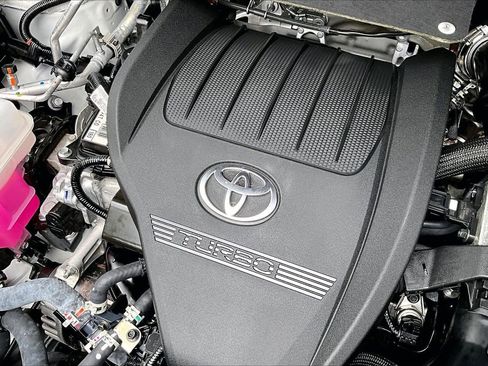 Used 2025 Toyota Highlander XLE FWD image 32