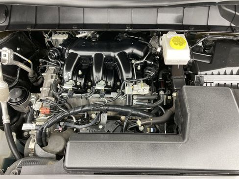 Used 2025 Nissan Pathfinder SV image 18