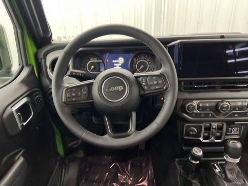 Used 2025 Jeep Wrangler Sport S image 15