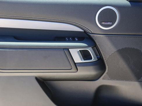 New 2025 Land Rover Discovery Dynamic SE image 20