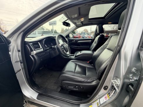 Used 2015 Toyota Highlander XLE image 49