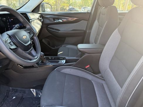 Used 2024 Chevrolet TrailBlazer LS image 18