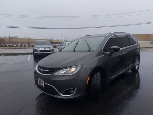 Used 2017 Chrysler Pacifica Touring-L Plus w/ Advanced Safetytec Group image 34