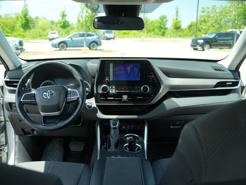Used 2023 Toyota Highlander LE FWD image 25