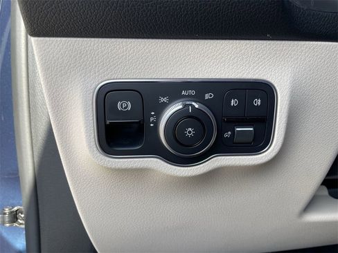 Used 2020 Mercedes-Benz GLB 250 4MATIC image 19