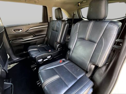 Used 2018 Toyota Highlander SE FWD image 31