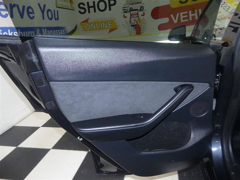 Used 2024 Tesla Model Y Long Range AWD/4WD image 24