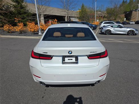 New 2026 BMW 330i xDrive Sedan w/ Premium Package AWD/4WD image 4