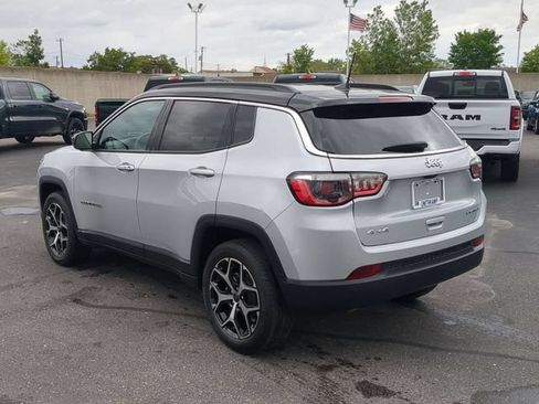 Used 2025 Jeep Compass Limited AWD/4WD image 4