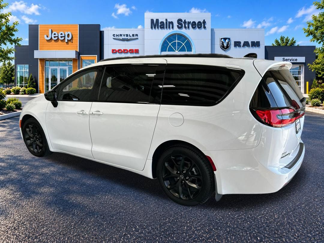 Used 2026 Chrysler Pacifica Select w/ S Appearance Package FWD image 3