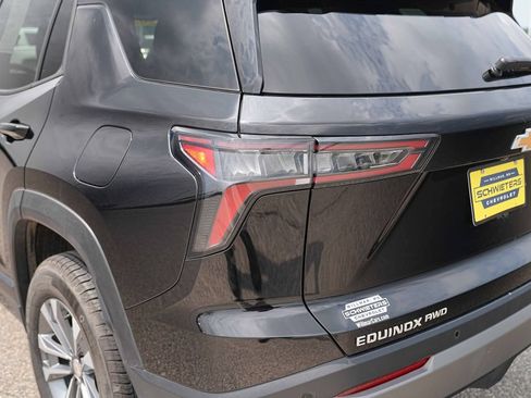 Used 2026 Chevrolet Equinox LT AWD/4WD image 9
