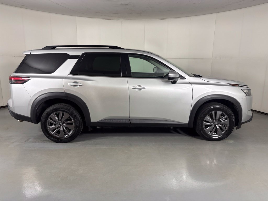 Used 2024 Nissan Pathfinder SV FWD image 9