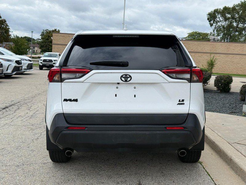 Used 2023 Toyota RAV4 LE AWD/4WD image 4