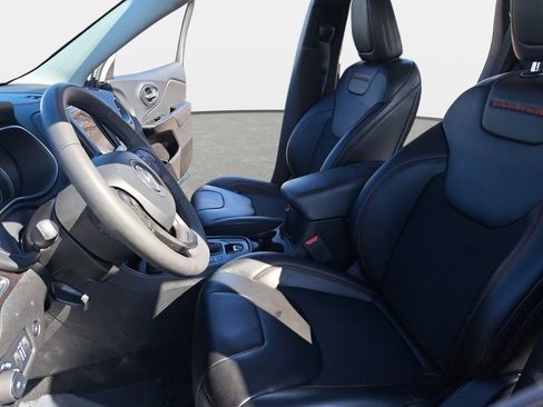 Certified 2022 Jeep Cherokee Trailhawk w/ Comfort/Convenience Group image 17