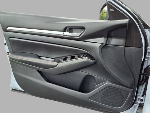Used 2024 Nissan Altima 2.5 SR w/ SR Premium Package FWD image 19