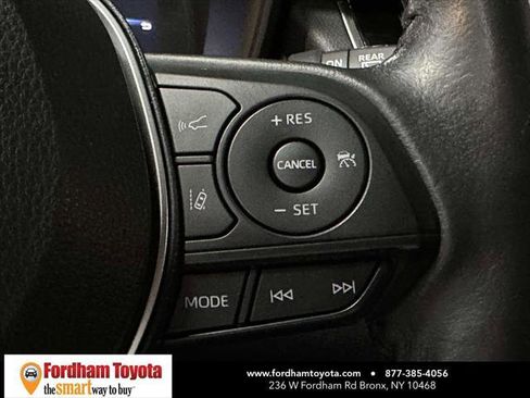 Certified 2022 Toyota Corolla Cross LE image 31