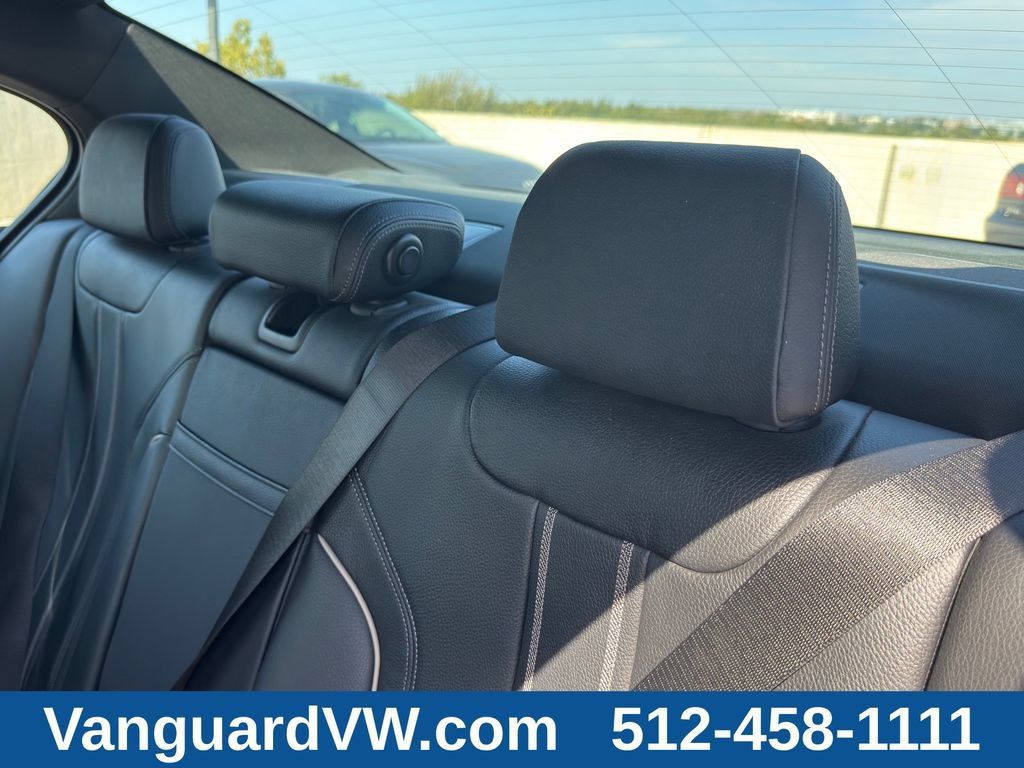 Used 2021 BMW M550i xDrive AWD/4WD image 29