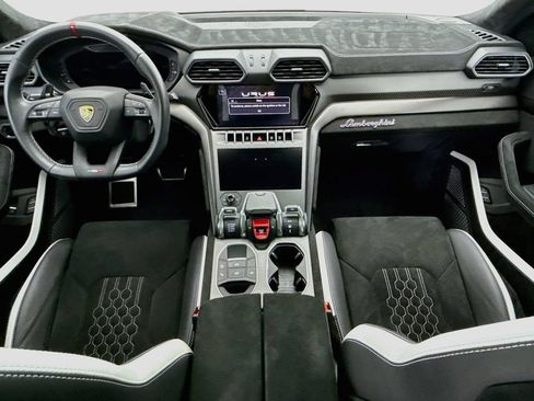 Used 2023 Lamborghini Urus Performante AWD/4WD image 13