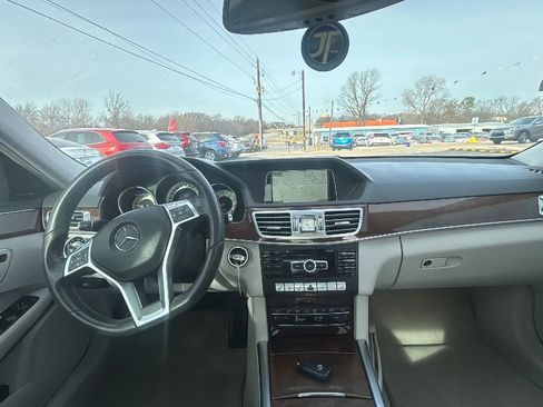 Used 2014 Mercedes-Benz E 350 Sedan image 3