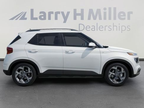 New 2026 Hyundai Venue SEL FWD image 7
