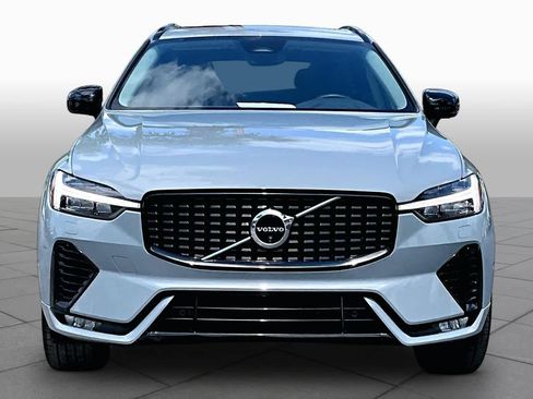 Used 2025 Volvo XC60 B5 Plus AWD/4WD image 4
