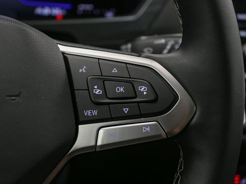 Used 2022 Volkswagen Tiguan SE AWD/4WD image 38