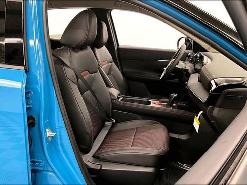 New 2026 Nissan Kicks SR w/ Cold Weather Package FWD image 35