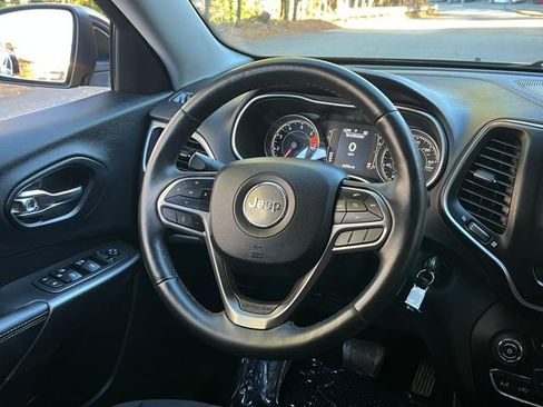 Used 2019 Jeep Cherokee Latitude w/ Cold Weather Group image 17