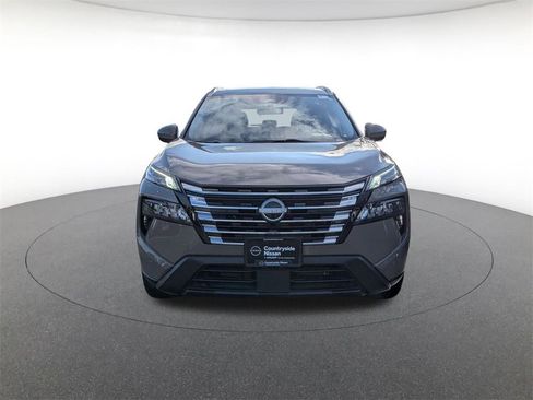 Used 2024 Nissan Rogue SV w/ SV Premium Package image 2