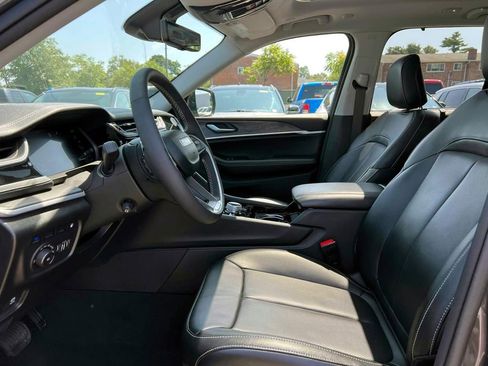 Used 2023 Jeep Grand Cherokee 4WD 4xe w/ Luxury Tech Group II image 16