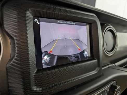 Used 2023 Jeep Gladiator Willys image 24