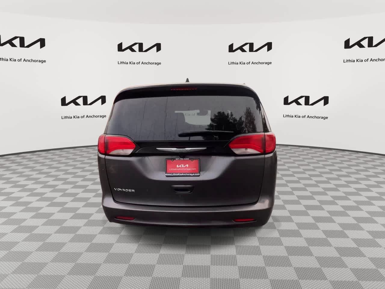 Used 2023 Chrysler Voyager LX FWD image 8