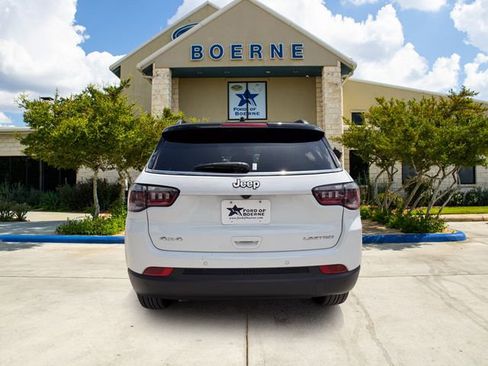 Used 2025 Jeep Compass Limited AWD/4WD image 4