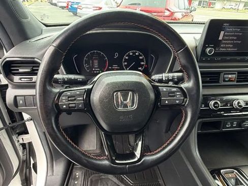 Used 2025 Honda Pilot Sport image 26