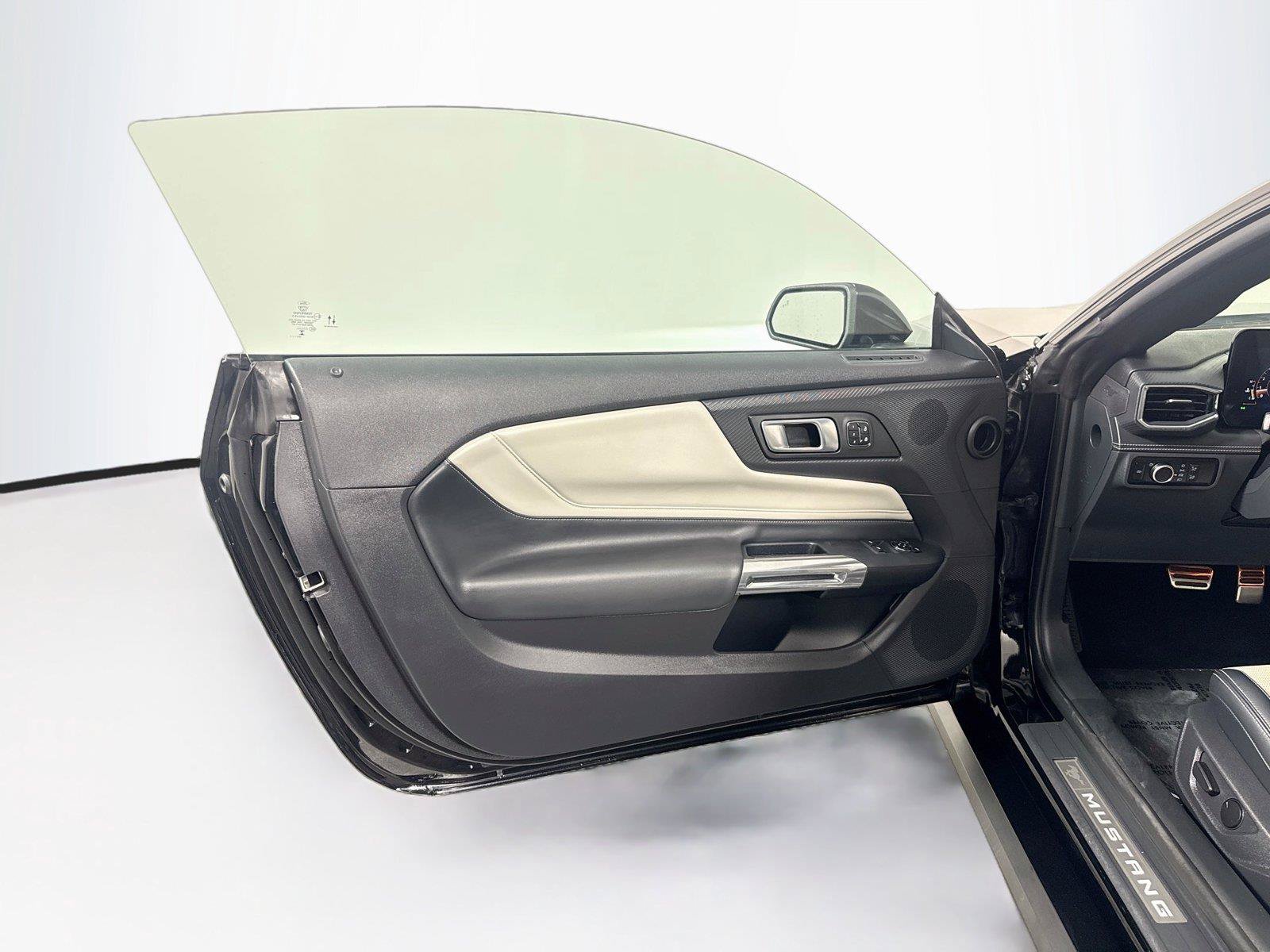 Used 2025 Ford Mustang GT Premium RWD image 9