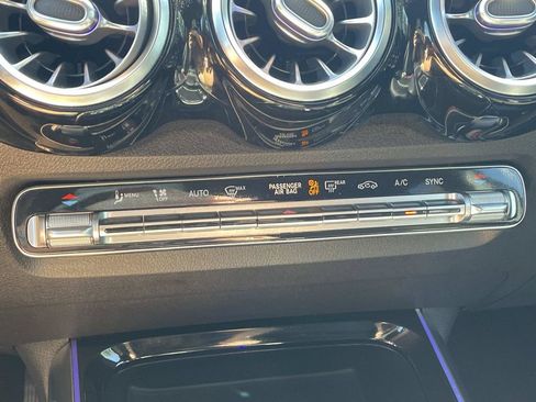 Used 2021 Mercedes-Benz GLB 250 image 38