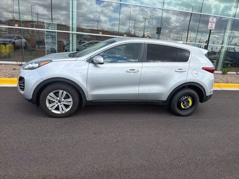 Used 2019 Kia Sportage LX image 3