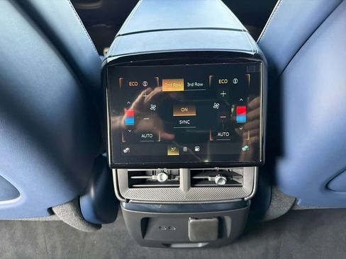 Used 2026 Cadillac Vistiq Premium Luxury image 15