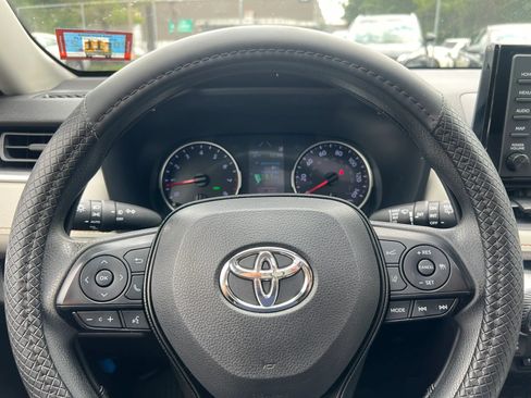 Used 2019 Toyota RAV4 XLE AWD/4WD image 19