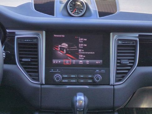 Used 2018 Porsche Macan image 17