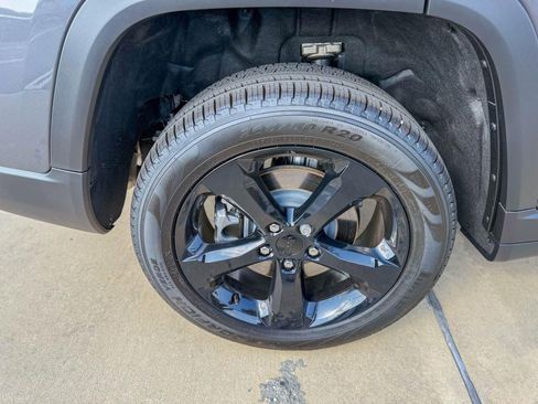 Used 2025 Jeep Grand Cherokee L Limited w/ Black Appearance Package image 23