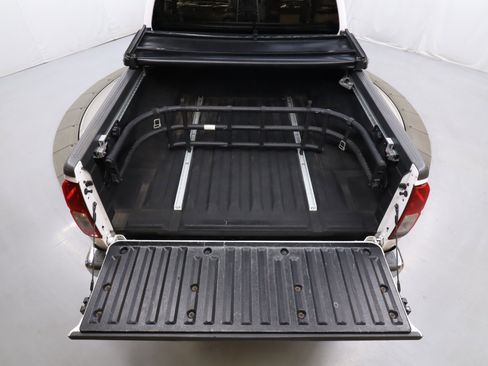 Used 2011 Nissan Frontier SL image 31