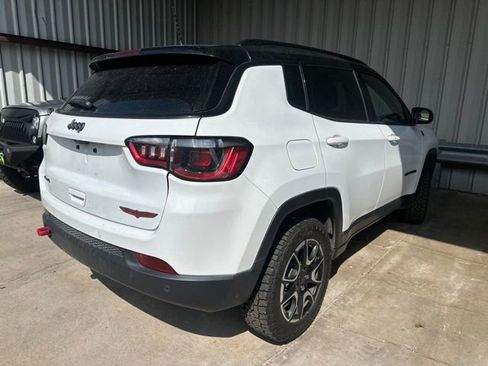 Used 2025 Jeep Compass Trailhawk AWD/4WD image 10